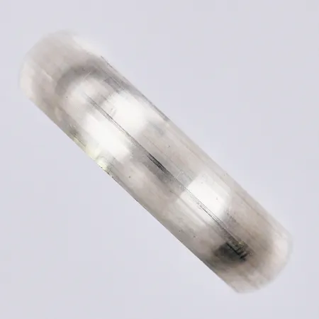 Ring, stl: ca 20¼, bredd: ca 6mm, 925/1000 silver  Vikt: 8,6 g
