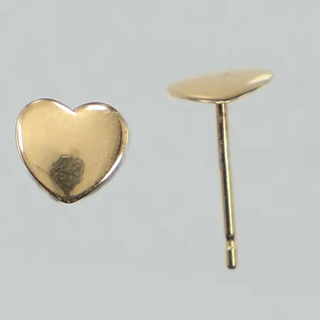 Ett par örhängen, hjärtan, Ø6mm, saknar en snurrebuss, 18K Vikt: 0,4 g