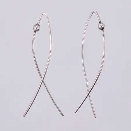 Ett par örhängen längd ca 5cm, silver Vikt: 2 g