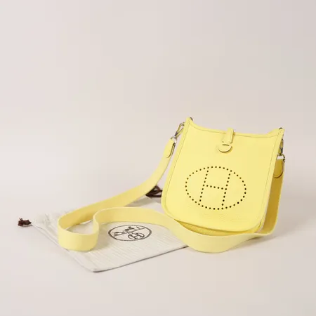  Hermés, Evelyne 16 mini, Taurillon Clémence, Limoncello. Storlek ca 18x17x5cm. Made in France, interiör smutsig, dustbag. Vikt: 0 g
