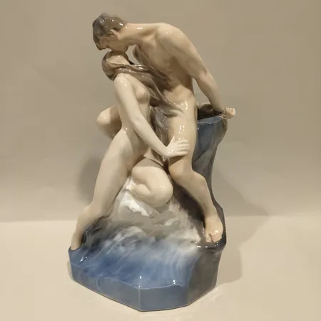 Figurin, Theodor Lundberg, Vågen och klippan, Royal Copenhagen, Danmark, porslin, höjd ca 47cm, nr: 1132, andra sortering, smärre glasyrdefekter.  Skickas med postpaket.
