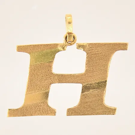 Hänge med mönstrad dekor, bokstaven H, 22x25mm, bucklig, 18K Vikt: 1,7 g