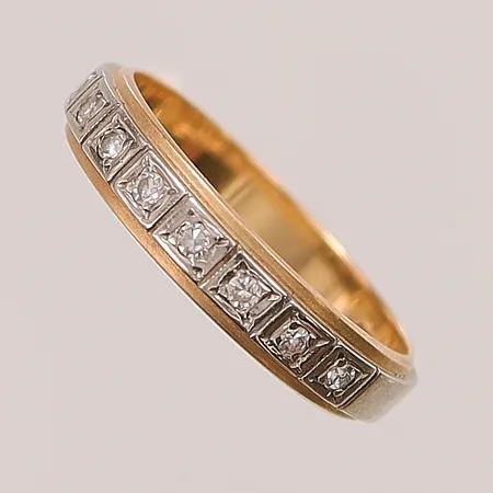 Ring, diamanter 8x ca 0,02ct, Ø17¼, bredd:3mm, 18K 3,3g.