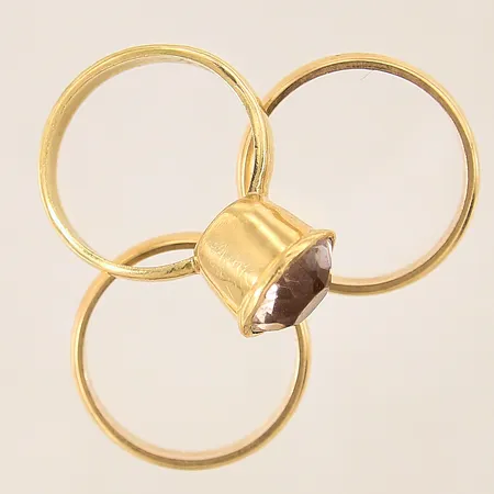 Ringar 3st, sten, skev, gravyr, 18K Vikt: 14,5 g