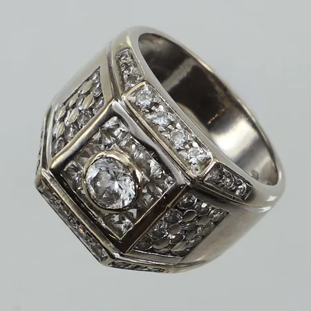 Klackring, vita stenar, stl 20¼, bredd 18,3mm, vitguld, 18K Vikt: 17,5 g