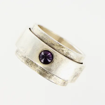 Ring stl 18½, bredd 13mm, ametist, CEK, silver 925/1000. Vikt: 20,2 g