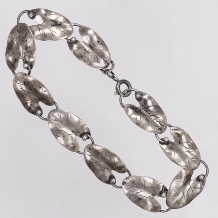 Armband, lövdekor, längd 20,5cm, bredd 12,2mm, Saarela Arvo, år 1956, 925/1000 silver Vikt: 14,5 g