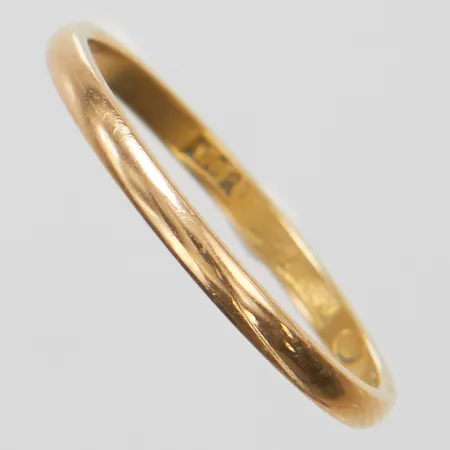 Ring, slät, Ø16¾, bredd: 1,7mm, personlig gravyr, 18K Vikt: 1,5 g