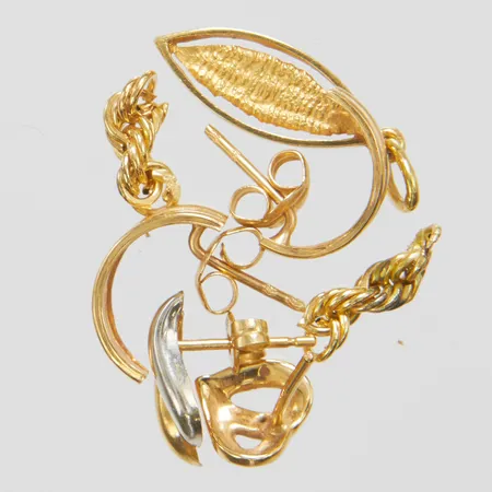 Diverse guld, skadat, udda, 18K Vikt: 2,5 g