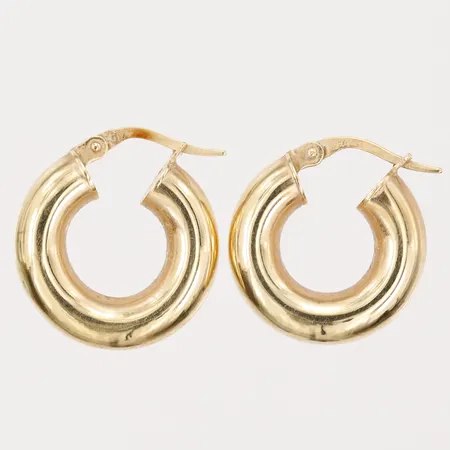 Ett par örhängen, creoler, Ø 19, bredd: 5 mm, ihåliga, 18K guld. Vikt: 2,7 g