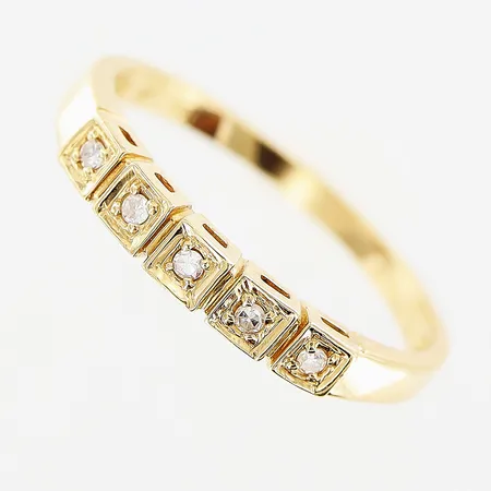 Ring, diamanter 5 x 0,01ct, stl 16¾, bredd 1,5-2,5mm, 18K Vikt: 1,6 g