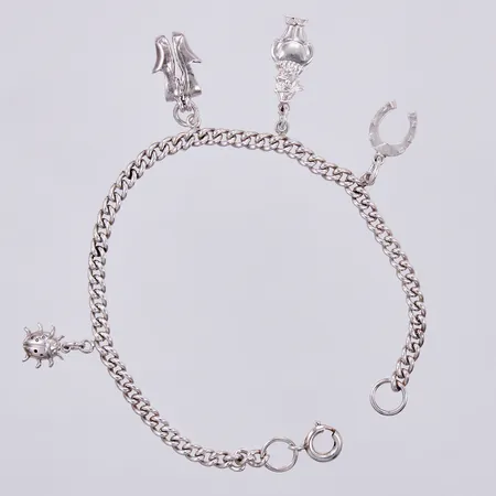 Armband Pansar, med 4 berlocker, längd ca 17,7cm, bredd ca 3mm, silver Vikt: 16,1 g