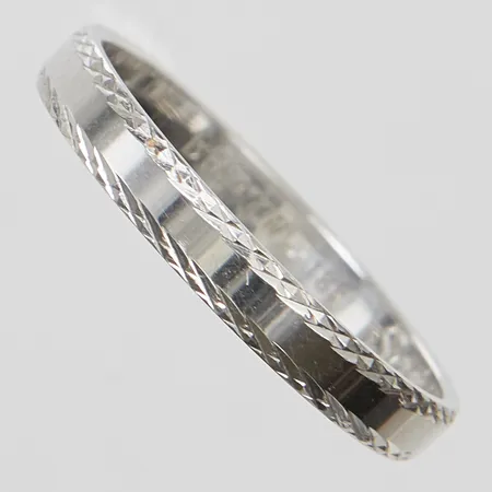 Ring med dekorrand, Ø18½, bredd: 2,9mm, personlig gravyr, Schalins, vitguld, 18K Vikt: 2,6 g