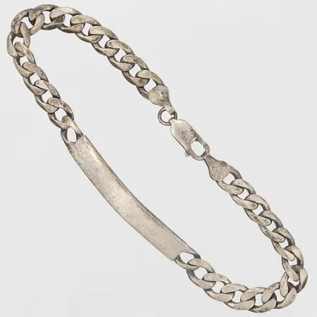 Armband med namnbricka, ograverad, längd: 22 cm, bredd: 7 mm, 925/1000 silver. Vikt: 17,1 g