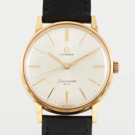 Herrur Omega Seamaster 600, diameter 33.4 mm, tickar igång men ej funktionstestad.