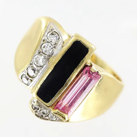 Ring, vita stenar och rosa stenar, svart emajl, stl 16¾, något skev skena, slitage på emalj, 14K Vikt: 7,5 g