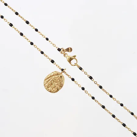Collier med svarta stenar, 42cm, bredd: 1mm, hänge 19mm, bredd: 17mm, förgyllt silver 925/1000 Vikt: 5,1 g