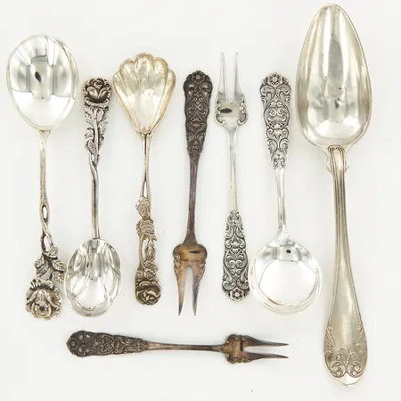 Fem skedar samt Tre sillgafflar, silver 830/1000  Vikt: 197 g