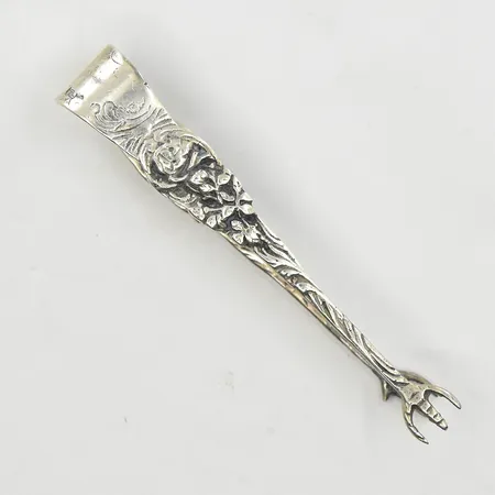 Sockertång, längd 80 mm, bredd 13 mm, en klo defekt, silver. Vikt: 13 g