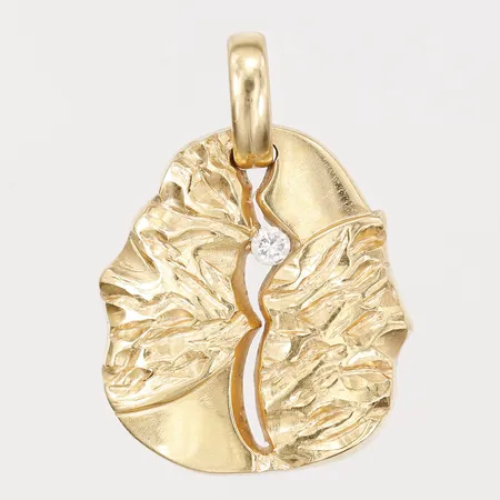 Hänge med diamant 1 x ca 0,03ct, Guldsmed Lars-Ola Sellen, Gnesta år 1994, höjd inkl. ögla: 26 mm, bredd: 19 mm, 18K guld. Vikt: 8,4 g