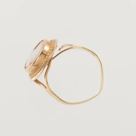 Trasigt guld med camé, 18k. Vikt: 2,3 g