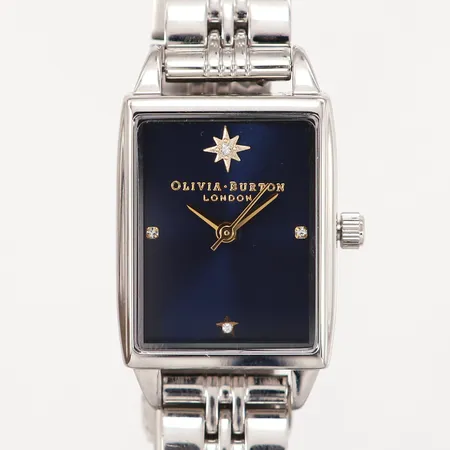 Damur Olivia Burton London referensnummer:11.683.956, boettnummer:OB079.OBW0923, quartz, stål med länk, 20x25mm, länkens innermått 17cm, kartong Skickas med paket.