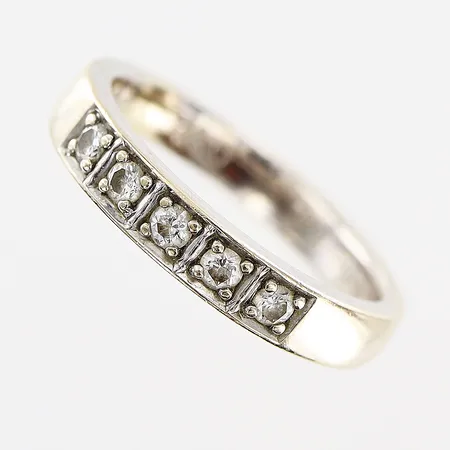 Ring, diamanter 0,15ctv, stl 15¼, bredd 3mm, gravyr, i behov av rodiering, 14K Vikt: 3,1 g