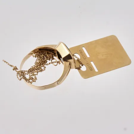 Diverse defekt guld, 18K, bruttovikt 5,74g, ca nettovikt 5,4g.