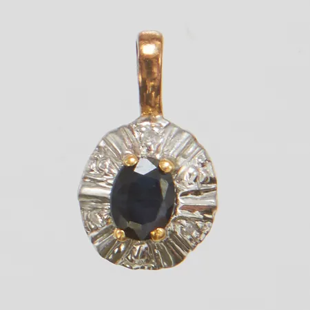 Hänge med safir samt diamanter 3 x ca.0,0025ct, 11,5x6,7mm, 18K Vikt: 0,6 g