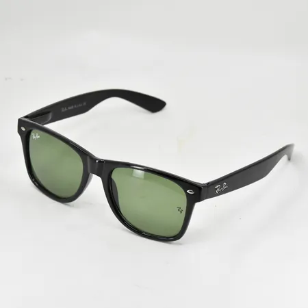 Solglasögon, Ray Ban, modell ZX300, grönt glas, skalmbredd 140 mm, troligtvis äldre modell ca 90-tal, made in USA, inga tillbehör.
