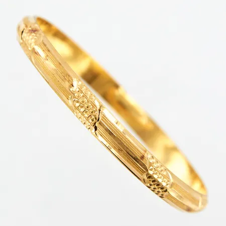 Armring stelt, innermått 19,5 cm, bredd 7mm, defekt, buckla, 21K Vikt: 11,9 g