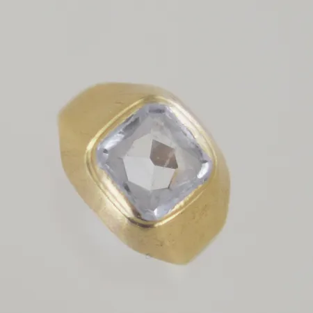 Ring med sten, Ø 16½ mm, bredd 12,4 mm, 18K Vikt: 3,7 g