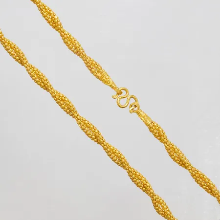 Collier, vriden design, längd: 42cm, bredd: 6,5mm, Thaiguld, 2 Baht, 23K Vikt: 30,4g Vikt: 30,4 g