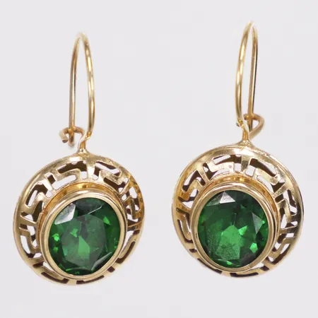 Ett par örhängen, meandermönster, gröna stenar, längd 28,2mm, bredd 13,3mm, 14K Vikt: 3,6 g