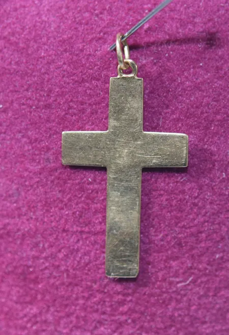 Kors, längd 3cm, 18k  Vikt: 0,9 g