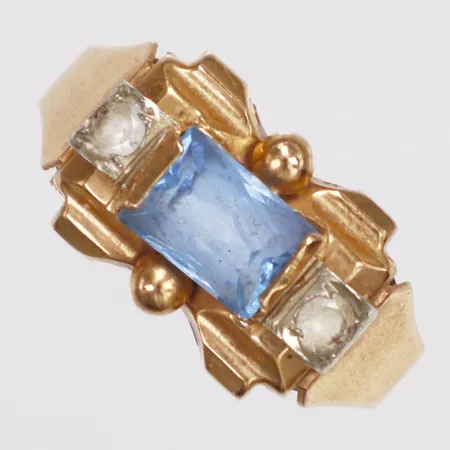 Ring, blå och vita stenar, stl 18¼, bredd 2,2-10mm, 18K Vikt: 3,2 g