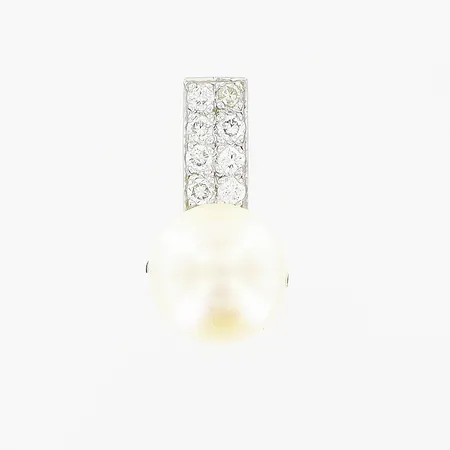 Hänge 19x9mm öppningsbar ögla, odlad pärla Ø9,5mm, diamanter 8 x ca 0,02ct, 4 av dom indikerar på syntetiska, en diamant med inneslutning som når bord, briljantslipade, MNJ/Marie Nathorst Juvelerarfirma, vitguld 18K Vikt: 3,7 g