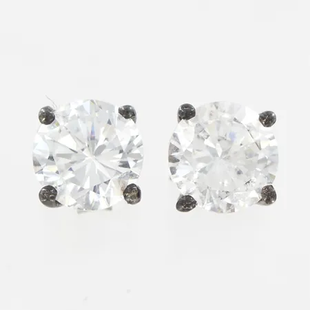 Ett par örhängen med stenar, Ø7mm, silver 925/1000 Vikt: 2,4 g