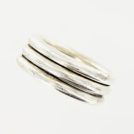 Ring Ebba Huberyc Simrishamn, stl 19¼, bredd 9mm, silver 925/1000. Vikt: 14,7 g