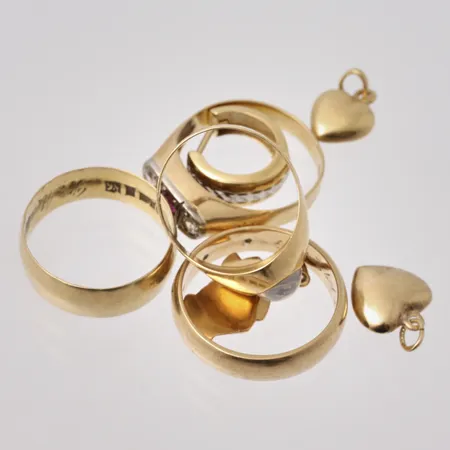 Diverse defekt guld, 18K, bruttovikt 14,73g, ca nettovikt 14,3g.