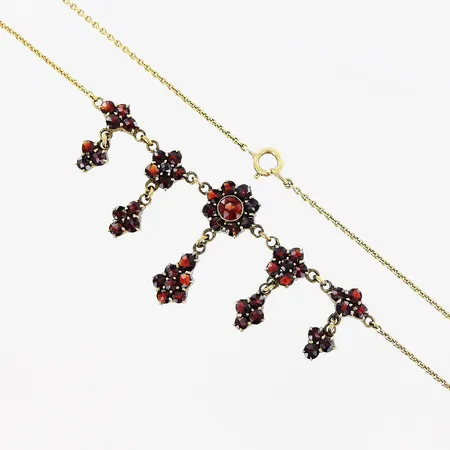 Collier med kläppar, granater, 43cm, 1-30mm, ostämplat, gulmetall Vikt: 6,9 g