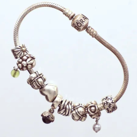  Armband silver 9 berlocker Pandora, längd 19cm, Vikt: 43,8 g