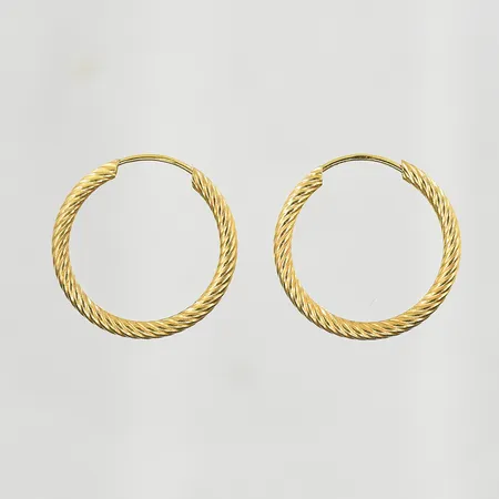 Ett par örhängen, Ø19 mm, 18K. Vikt: 0,8 g