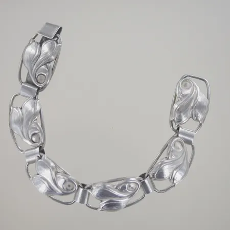Armband år 1950, längd 16,5 cm, bredd 1,5 cm, silver Vikt: 15,7 g