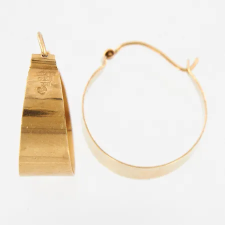 Ett par örhängen, 21x18mm, 18K Vikt: 2,9 g
