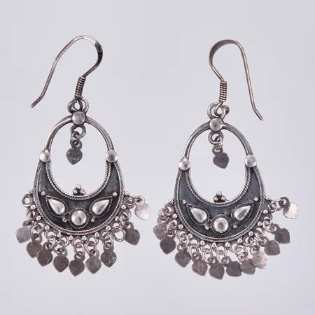 Ett par örhängen, längd: ca 5cm, bredd: ca 19mm, 925/1000, silver Vikt: 6,4 g