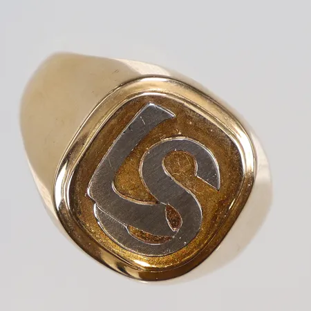 Klackring med monogram, stl 23½, bredd 3-18mm, gravyr, 18K Vikt: 14 g