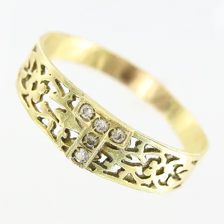 Ring, stl 19½, bokstav T med vita stenar, bredd 2,5-6mm, något skev skena, 14K Vikt: 1,9 g
