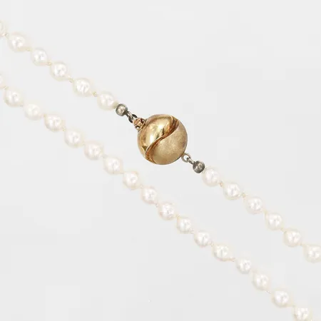 Pärlcollier med odlade saltvattenpärlor, semibarocka, längd: 82 cm, Ø 6 mm, lås i 18K guld. Vikt: 34,4 g