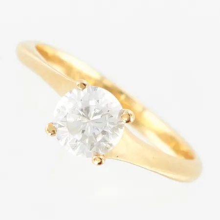 Ring med sten, st 16¼, bredd framtill ca 6mm, 18K Vikt: 2,5 g